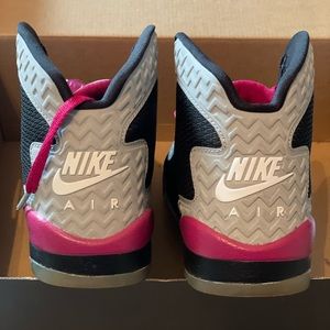 Air Jordan Spike 40 GG; size 6Y